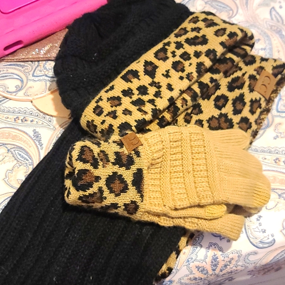 CC beanie, gloves and scarf